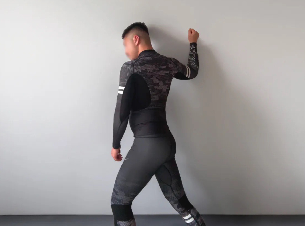 中谷健太－NapNest福岡的男同志按摩療癒師，體育系風格，全身緊身衣