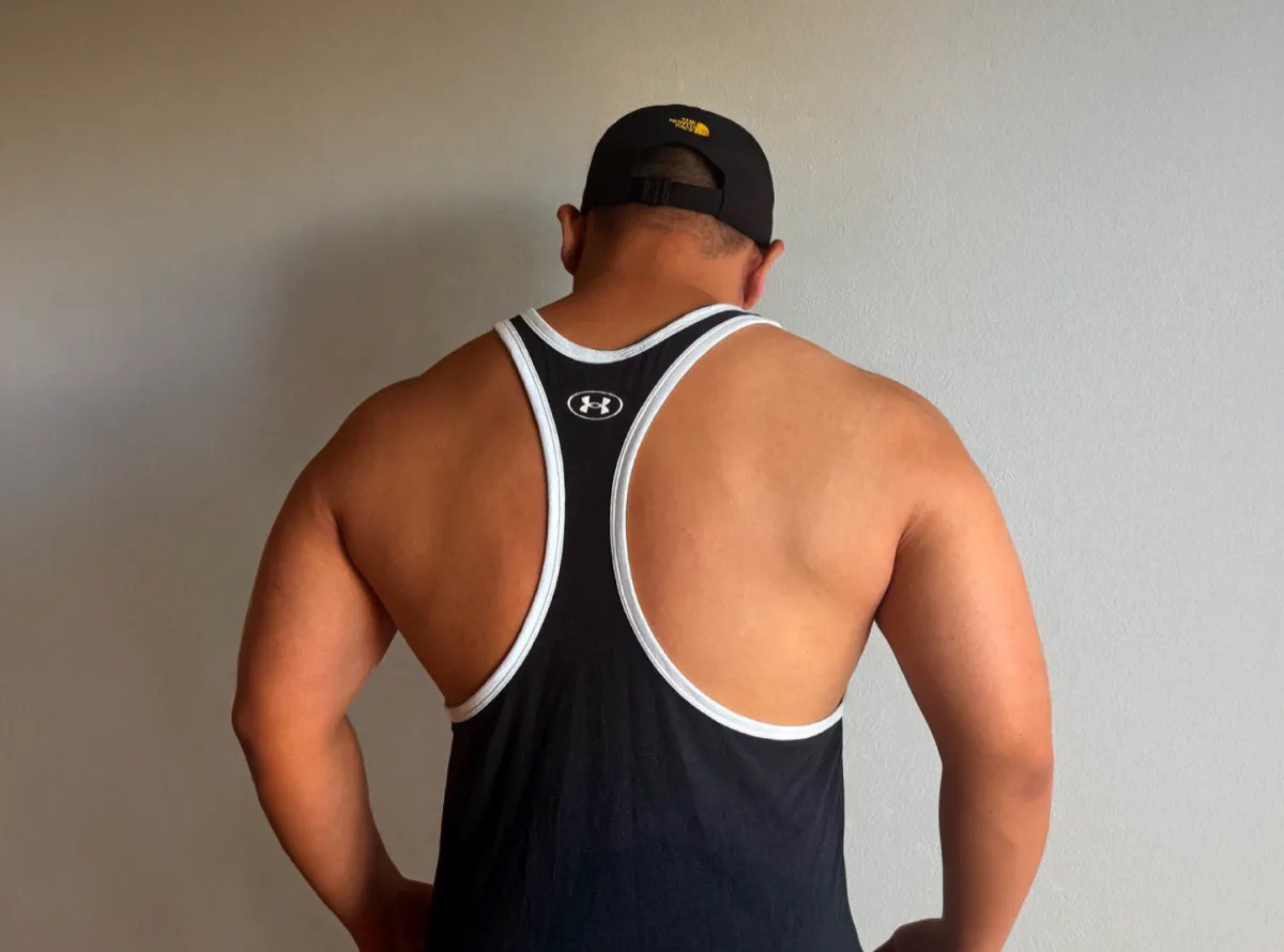 井上雄一郎 NapNest福岡のゲイマッサージセラピスト バルク体型 大きな背中